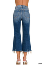 DISTRESSED KNEE CROP JEANS